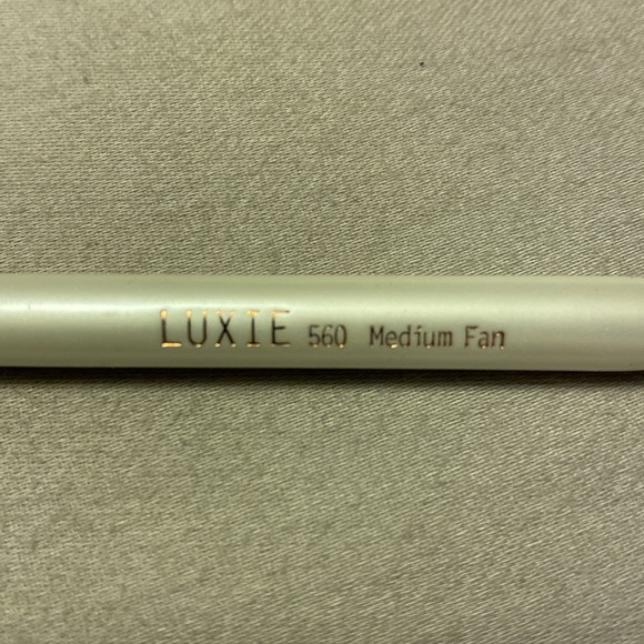 Luxie 560 Medium Fan Brush - Picture 3 of 5